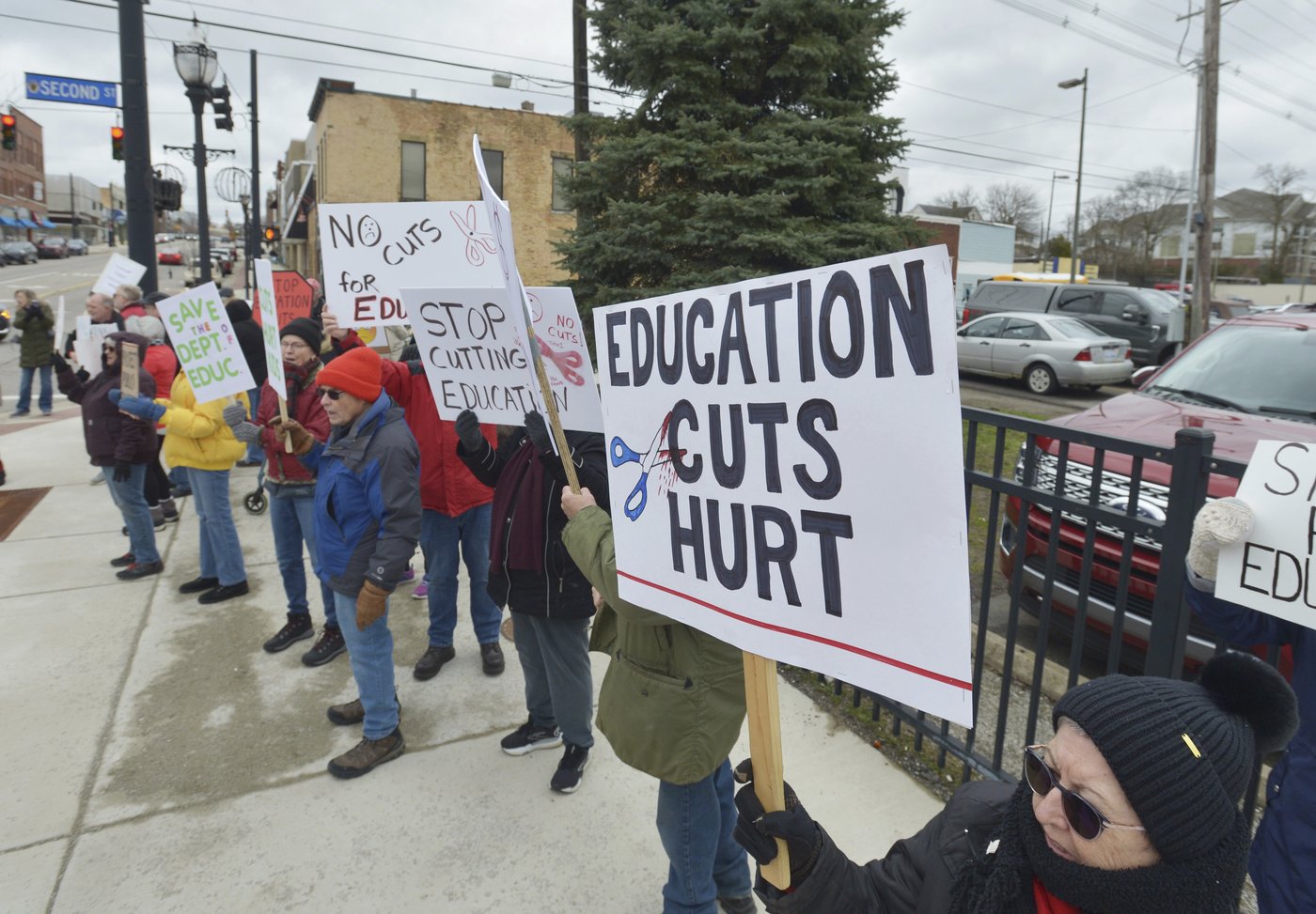 Trump orders a plan to dismantle the Education Department while keeping some core functions | iNFOnews.ca Trump orders a plan to dismantle the Education Department while keeping some core functions | iNFOnews.ca