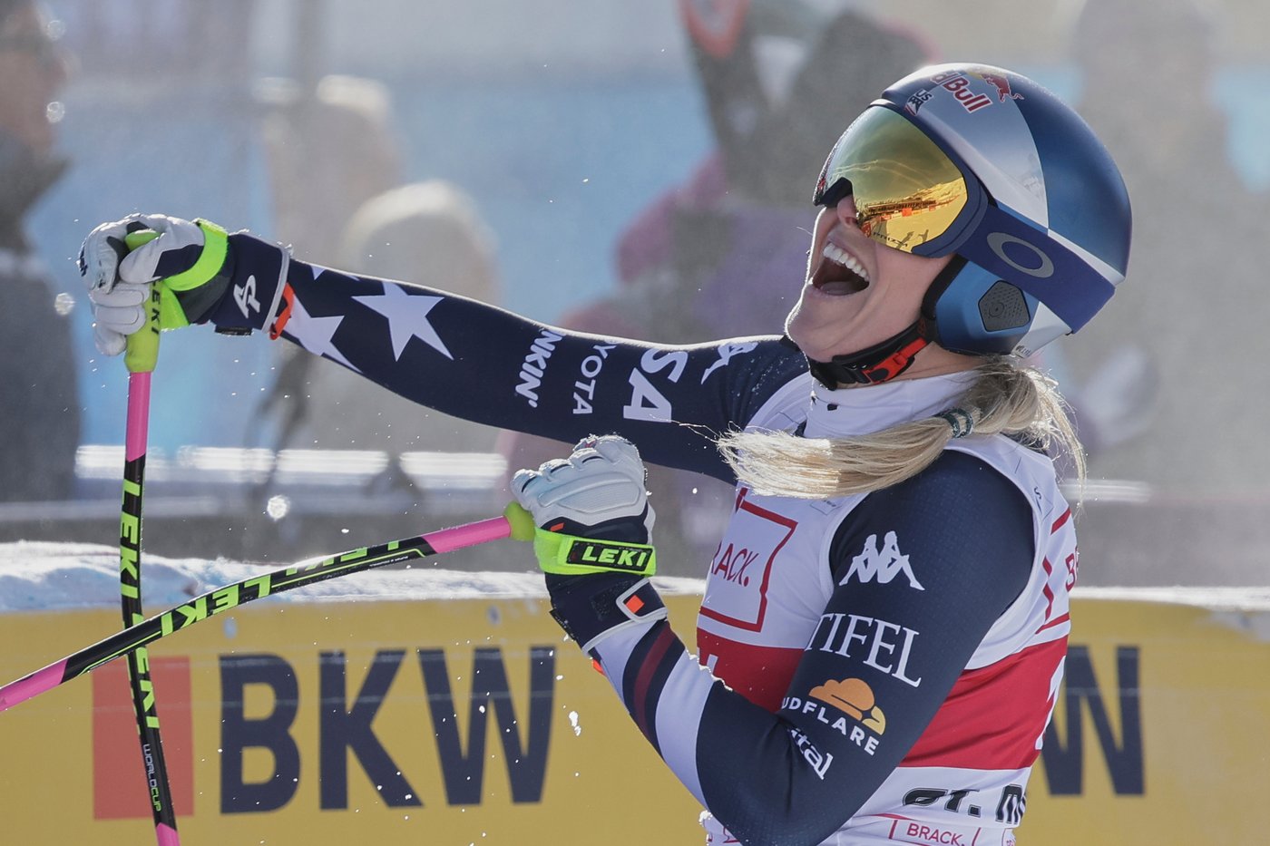 Remarkable Lindsey Vonn wins World Cup downhill at age 41 to start her Olympic season | iNFOnews.ca
