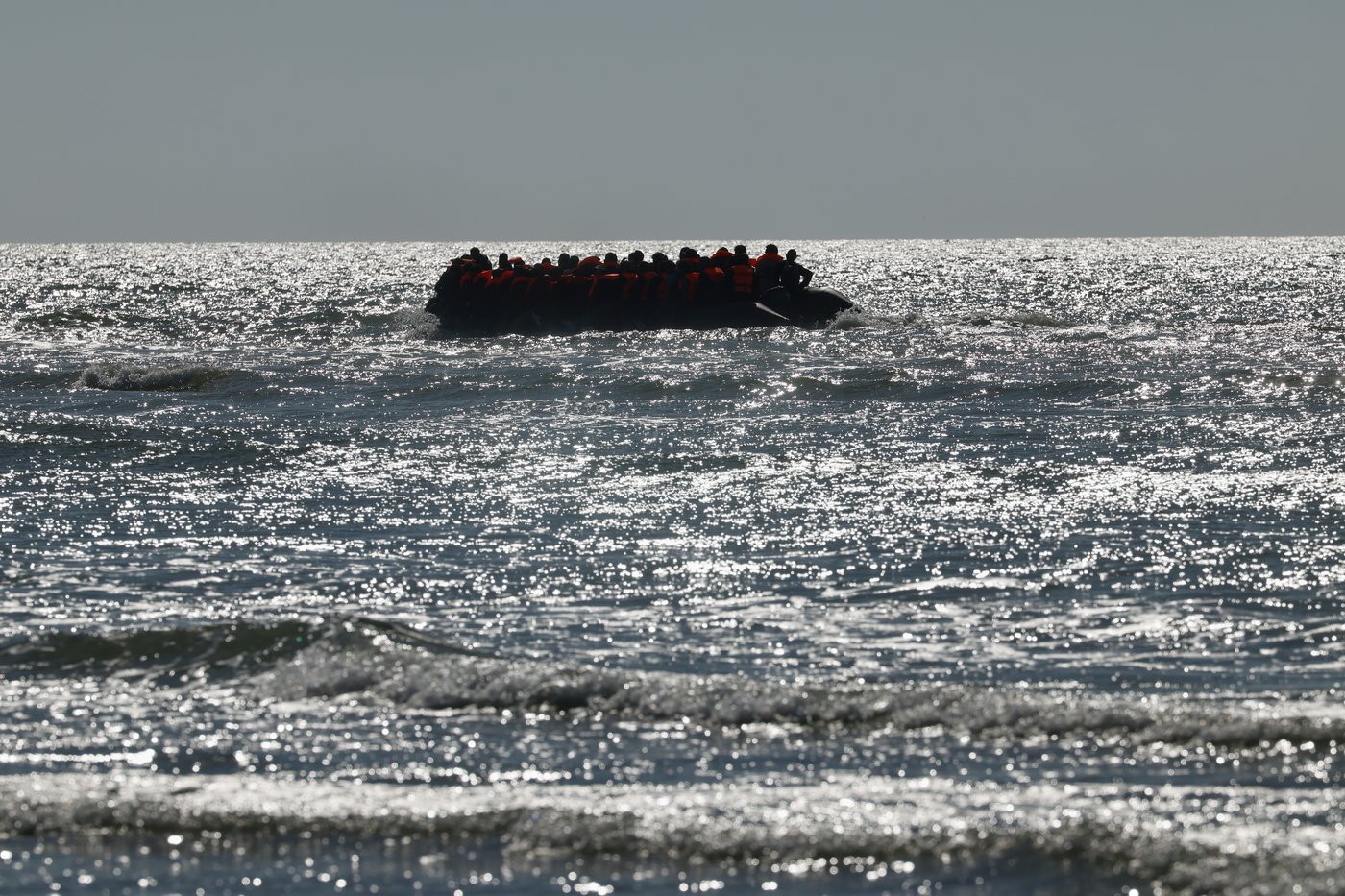 A child and 2 women killed in an apparent stampede during Channel crossing attempt | iNFOnews.ca