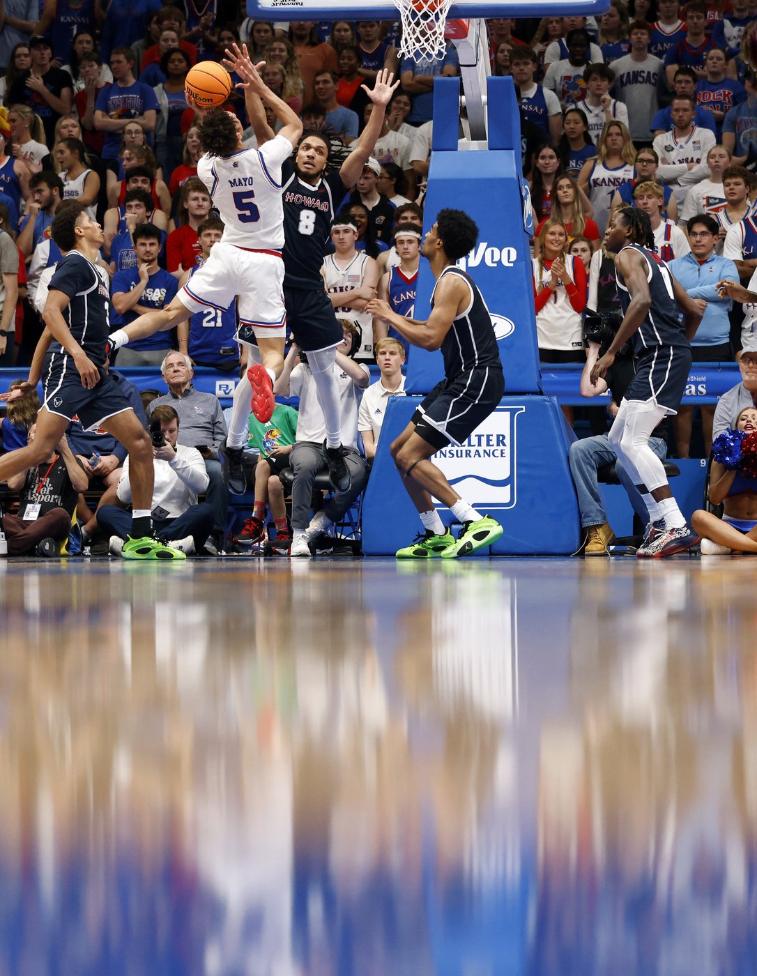 No. 9 Tar Heels visit No. 1 Kansas in only second on-campus showdown between college hoops titans | iNFOnews.ca No. 9 Tar Heels visit No. 1 Kansas in only second on-campus showdown between college hoops titans | iNFOnews.ca