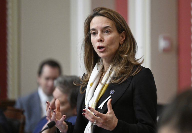 Quebec says it will cut the equivalent of 5,000 civil service positions by March 2027 | iNFOnews.ca