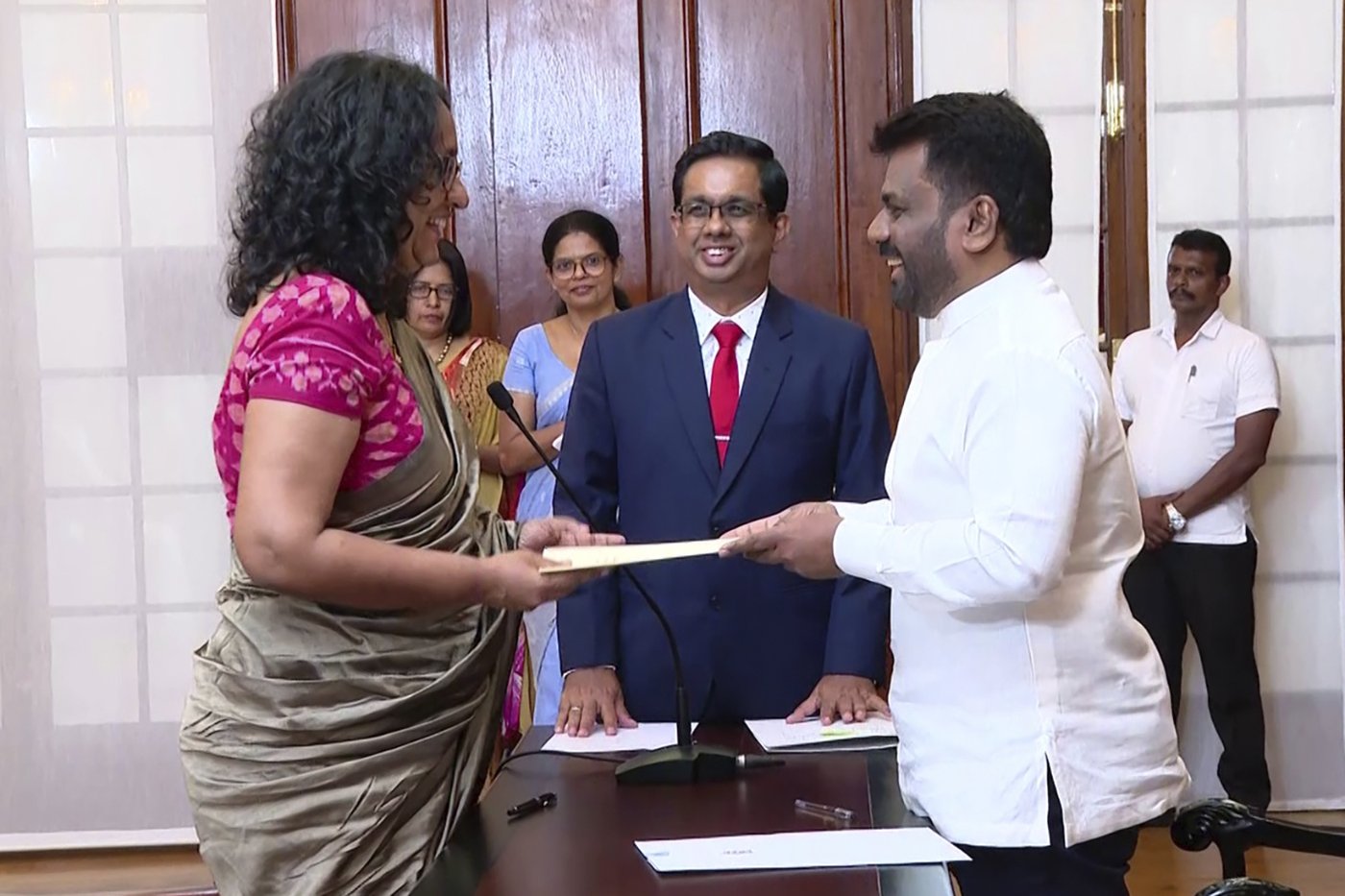 Sri Lanka's new leader appoints the first female prime minister in 24 years | iNFOnews.ca Sri Lanka's new leader appoints the first female prime minister in 24 years | iNFOnews.ca