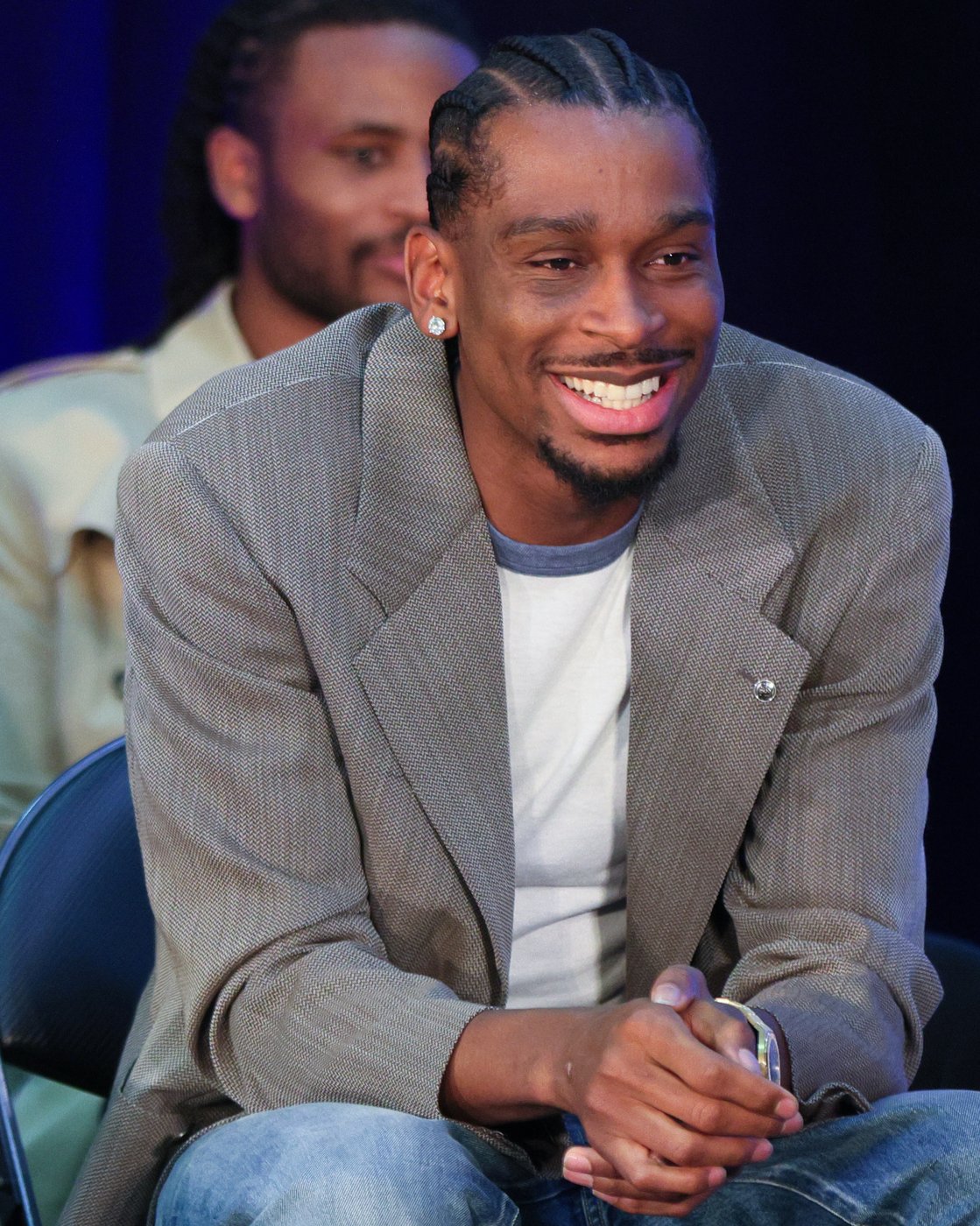 Shai Gilgeous-Alexander of the Thunder becomes the 14th player to win back-to-back NBA MVPs | iNFOnews.ca