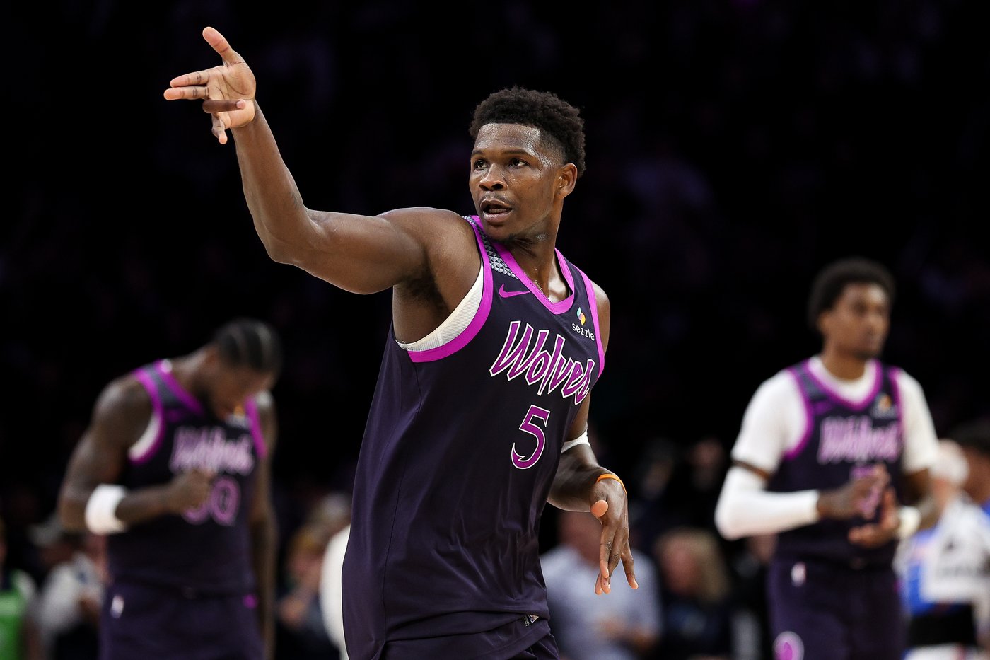 Anthony Edwards returns with a late flourish for the Timberwolves in a clutch win over the Thunder | iNFOnews.ca