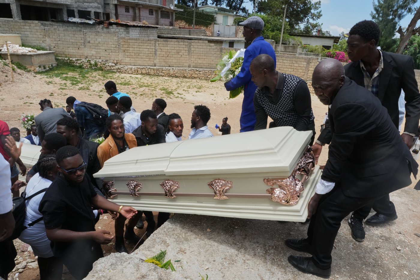 Hundreds attend funeral in Haiti for 4 victims of brutal gang attack that killed 47 | iNFOnews.ca