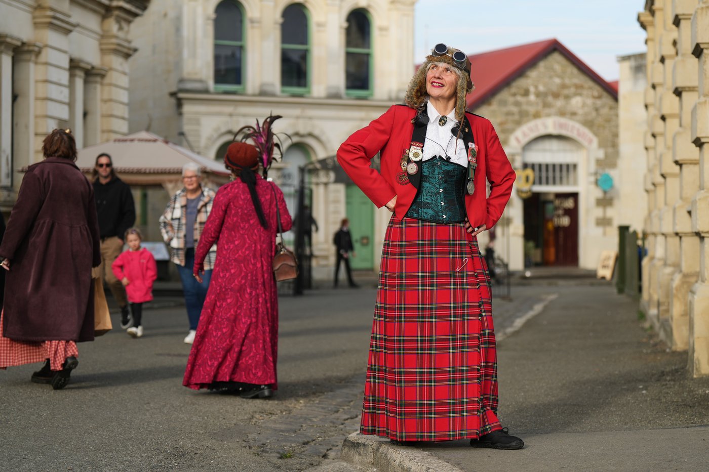 Photos show airship captains and Victorian inventors flocking to a New Zealand steampunk festival | iNFOnews.ca