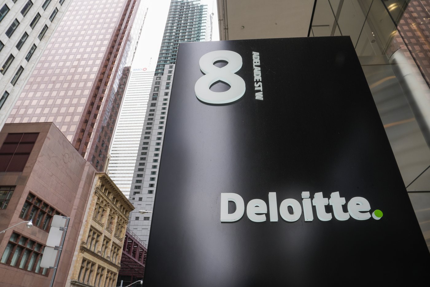 Feds defend $1.1-million Deloitte contract for AI advice after firm admitted mistakes | iNFOnews.ca