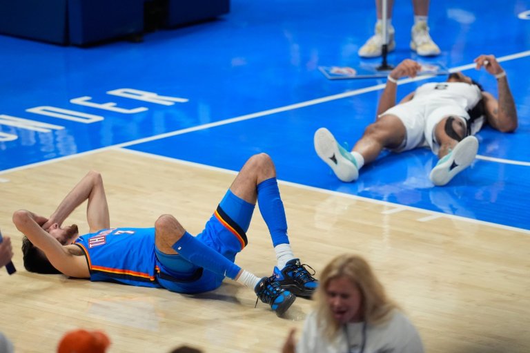 Spurs' Fox out of Game 2 against Thunder with ankle issue, then Harper leaves with leg injury | iNFOnews.ca
