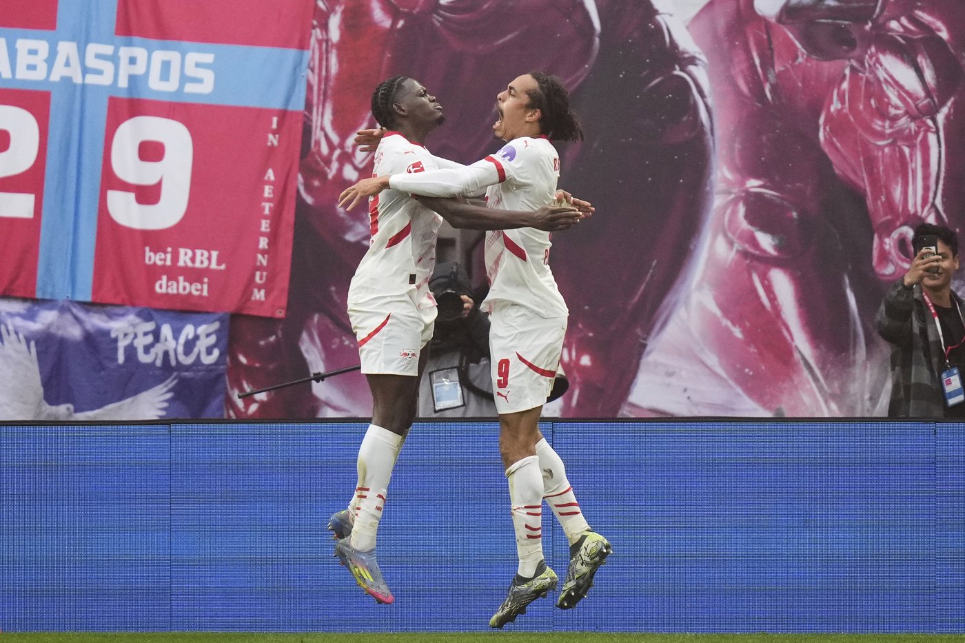 Kane thought he'd won his first career title then Leipzig scored to delay Bayern's party | iNFOnews.ca