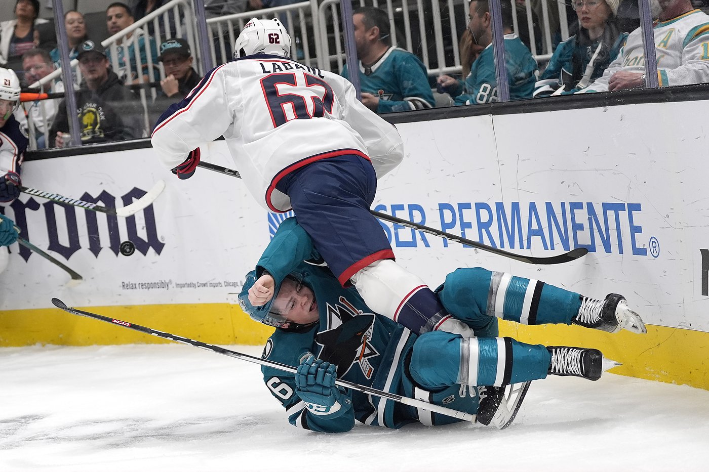 Celebrini returns from injury and Wennberg scores in OT to lift Sharks over Blue Jackets 2-1 | iNFOnews.ca