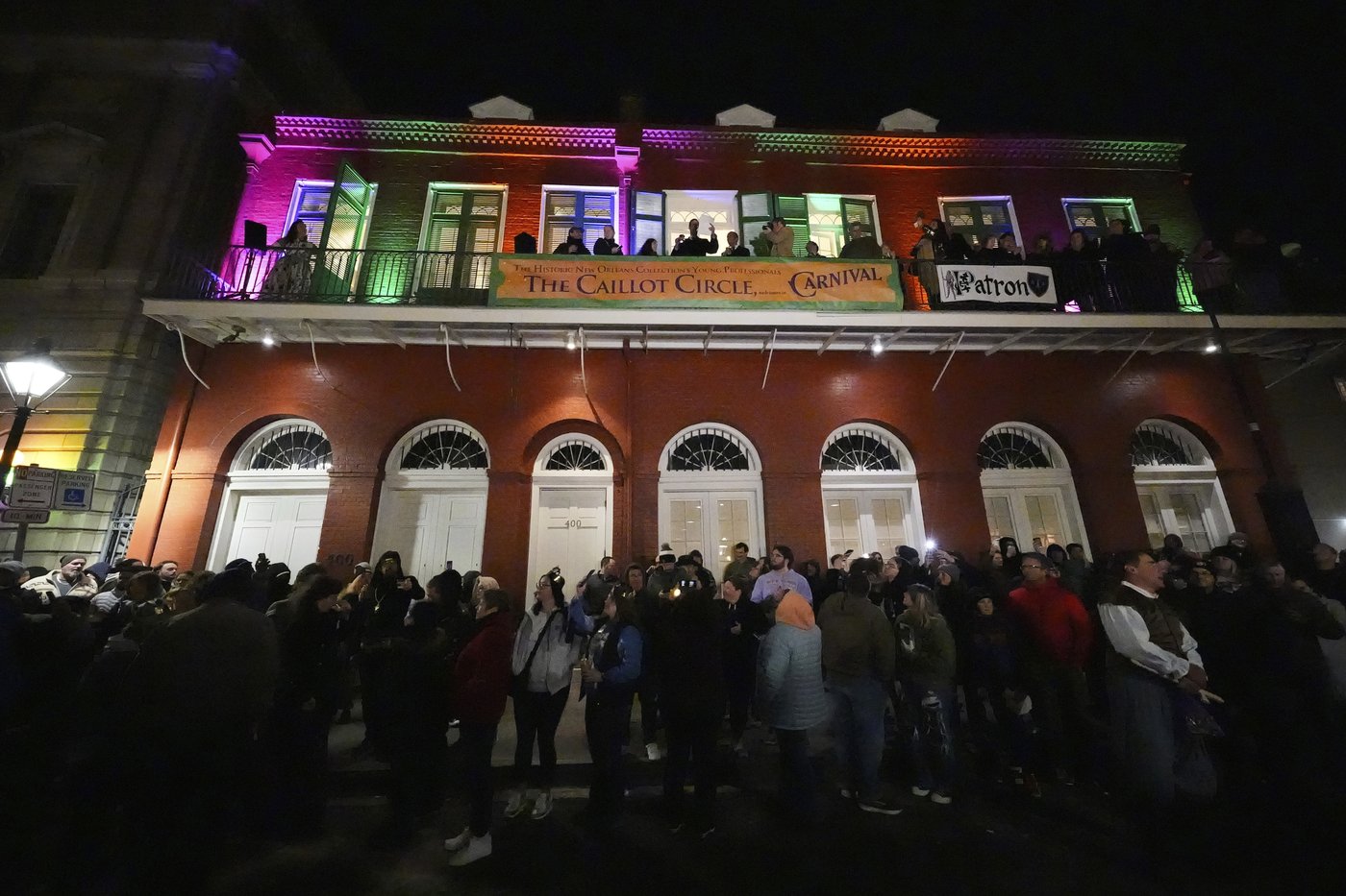 New Orleans holds 1st parade of Carnival season 5 days after deadly attack on Bourbon Street | iNFOnews.ca