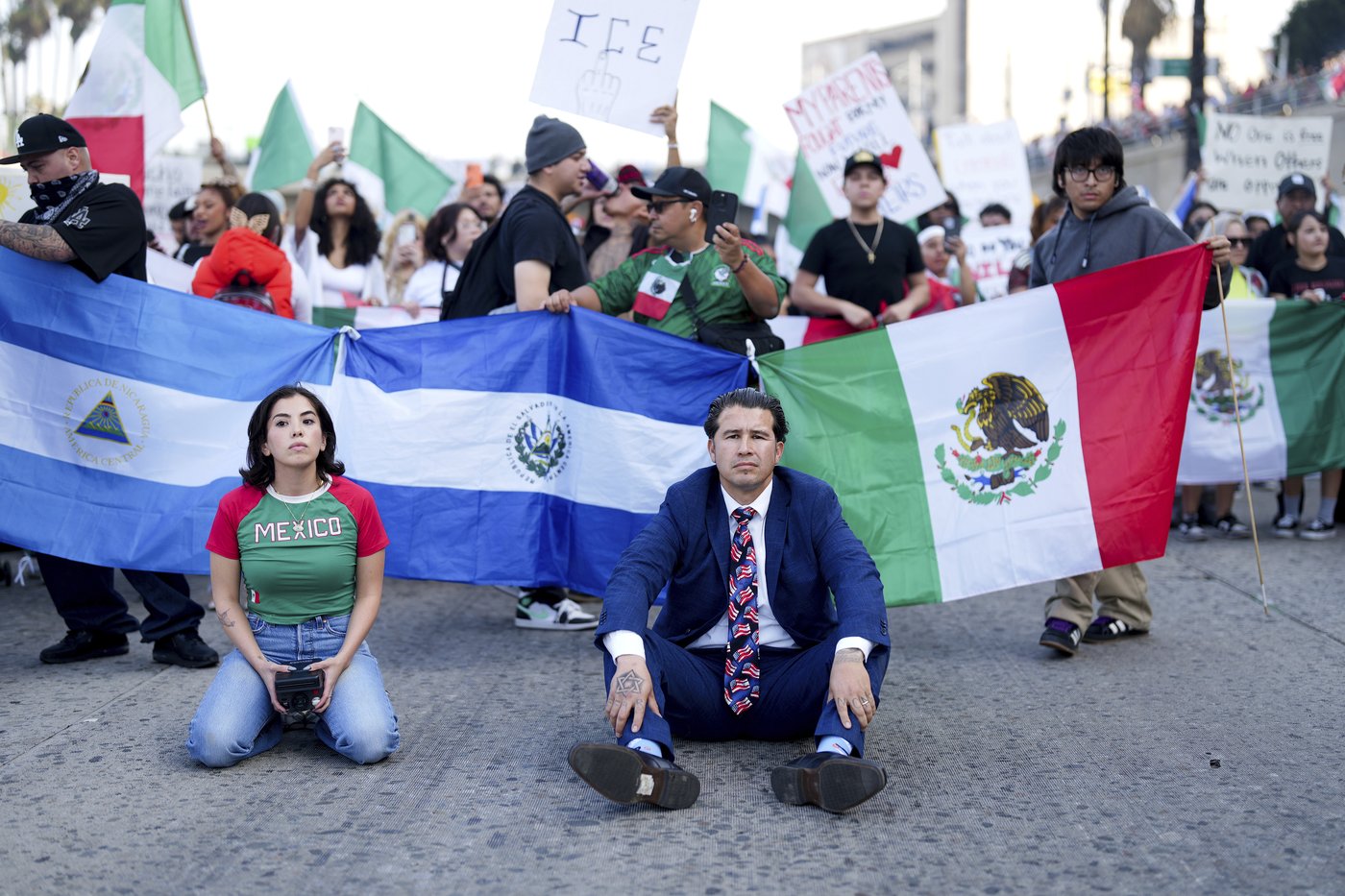 Marchers protesting planned deportations block major freeway in Los Angeles | iNFOnews.ca