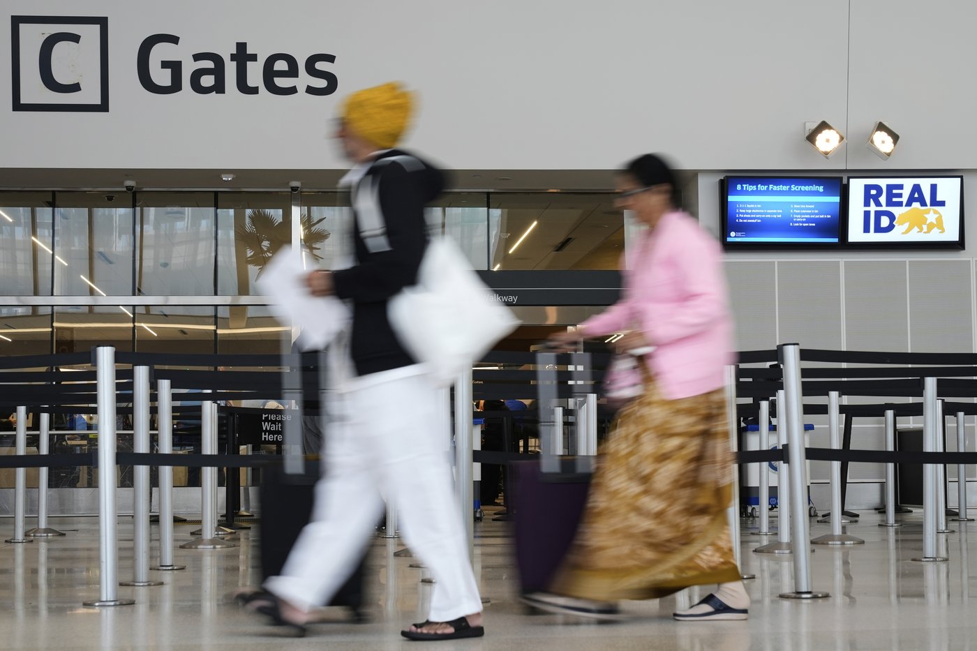 PHOTO COLLECTION: REAL ID requirements for the U.S. domestic flyers begins | iNFOnews.ca