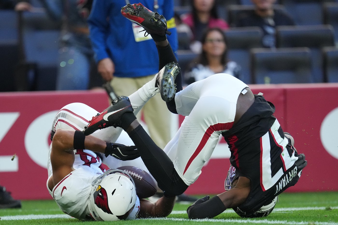 Falcons cornerback Mike Hughes is unlikely to return from ankle injury against the high-scoring Rams | iNFOnews.ca Falcons cornerback Mike Hughes is unlikely to return from ankle injury against the high-scoring Rams | iNFOnews.ca