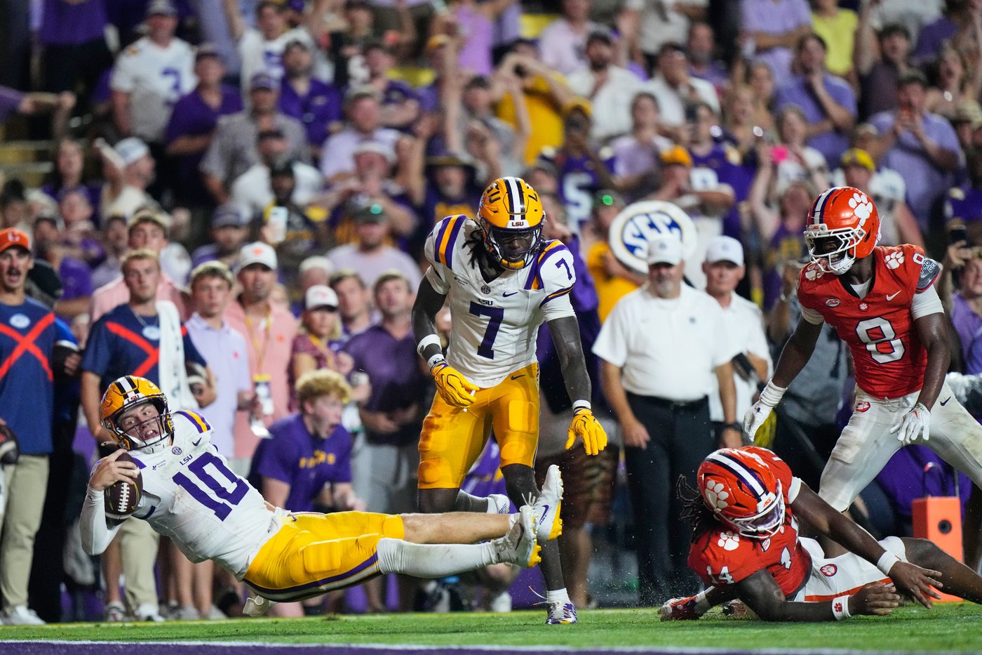 Lane Kiffin's debut with No. 11 LSU matches the hype in a 51-10 victory over outmatched Clemson | iNFOnews.ca Lane Kiffin's debut with No. 11 LSU matches the hype in a 51-10 victory over outmatched Clemson | iNFOnews.ca
