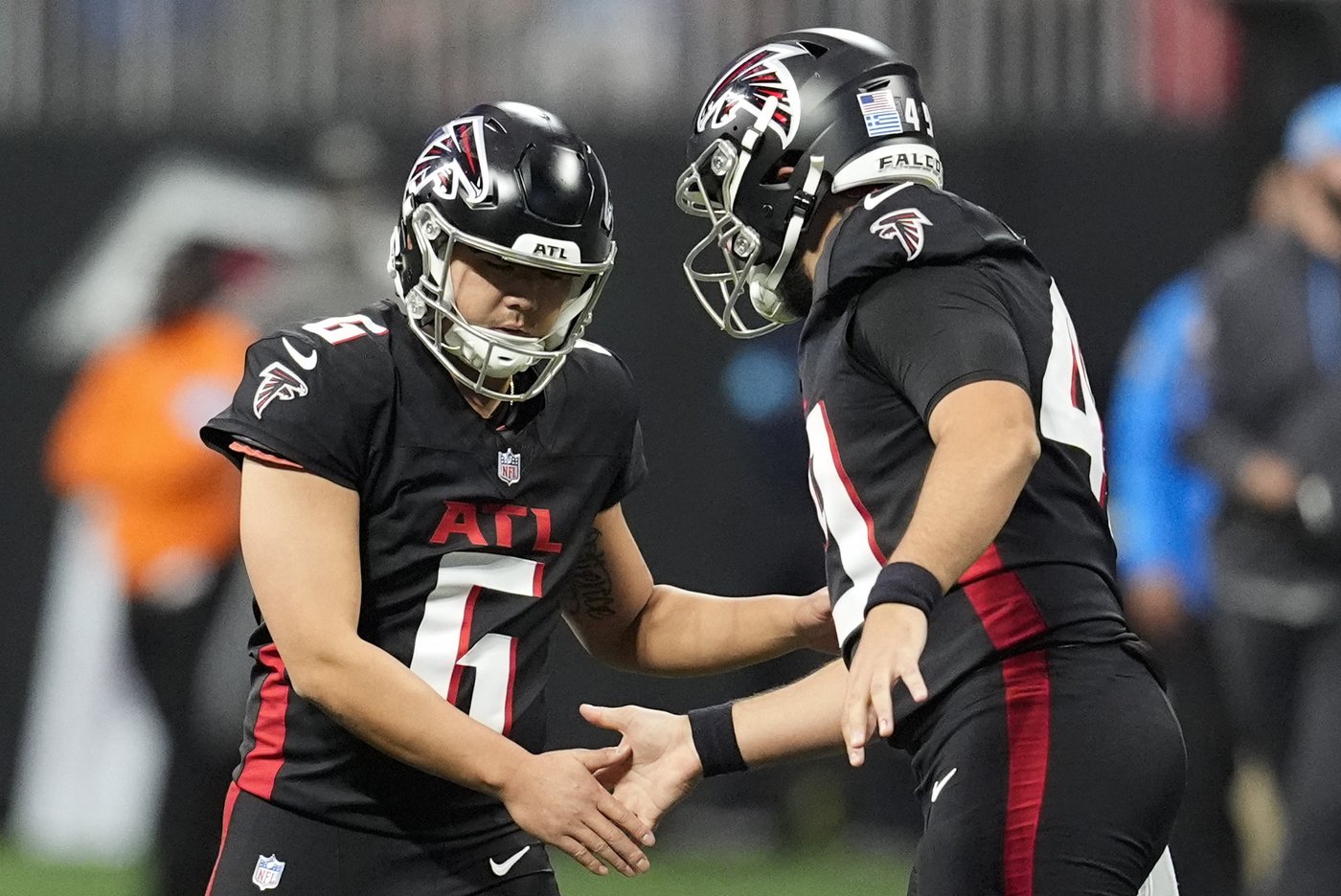 Falcons feeling the pressure at .500 as Cousins' interceptions put spotlight on downturn for offense | iNFOnews.ca Falcons feeling the pressure at .500 as Cousins' interceptions put spotlight on downturn for offense | iNFOnews.ca