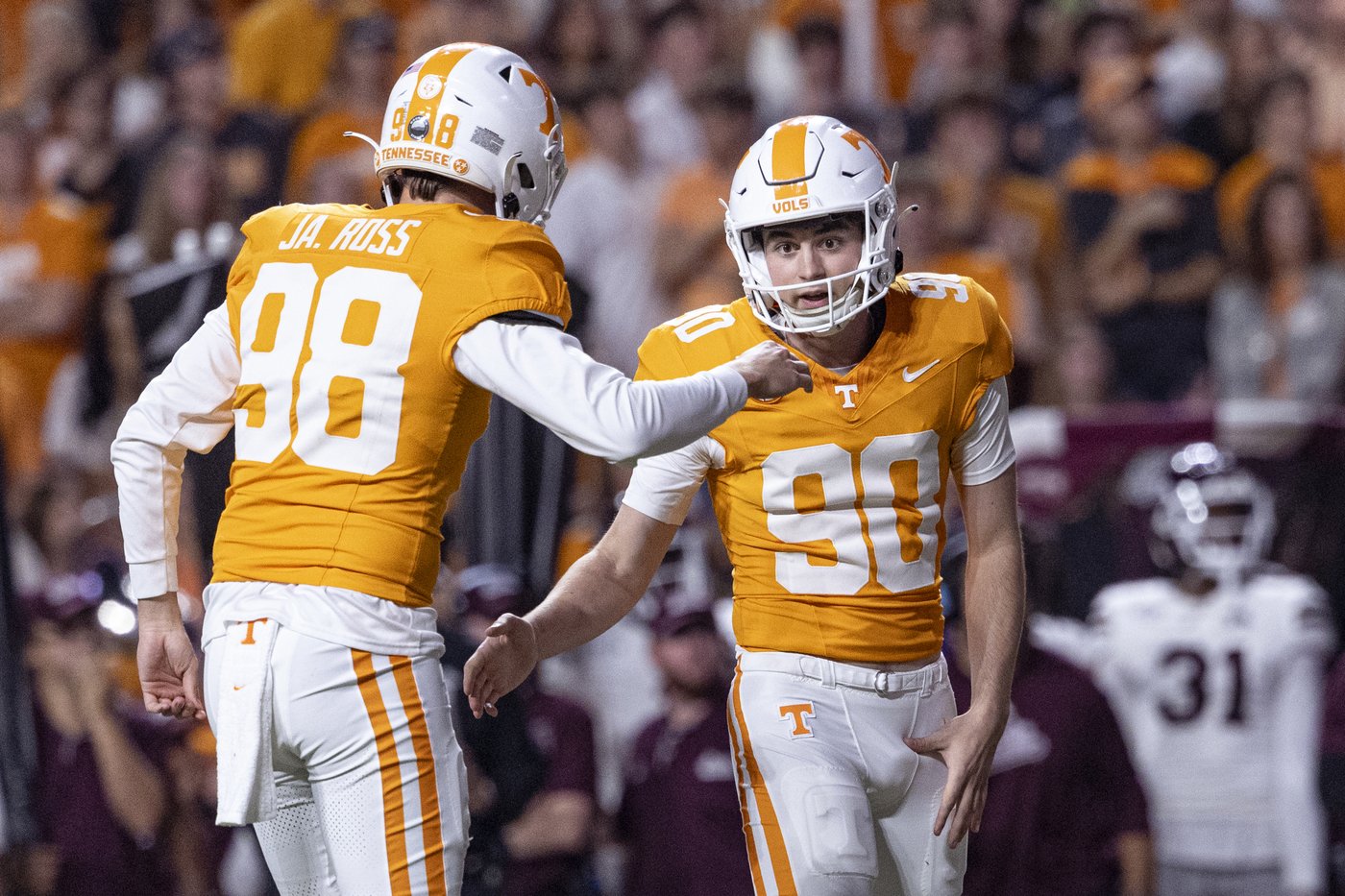Sampson leads No. 7 Tennessee to 33-14 win over Mississippi State, but Iamaleava exits with injury | iNFOnews.ca