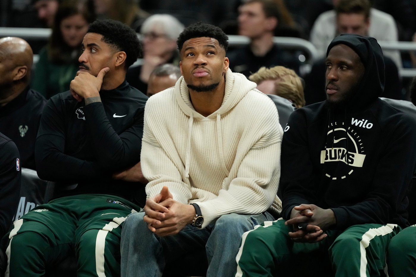 Bucks' Giannis Antetokounmpo sidelined with hyperextended knee and bone bruise | iNFOnews.ca Bucks' Giannis Antetokounmpo sidelined with hyperextended knee and bone bruise | iNFOnews.ca