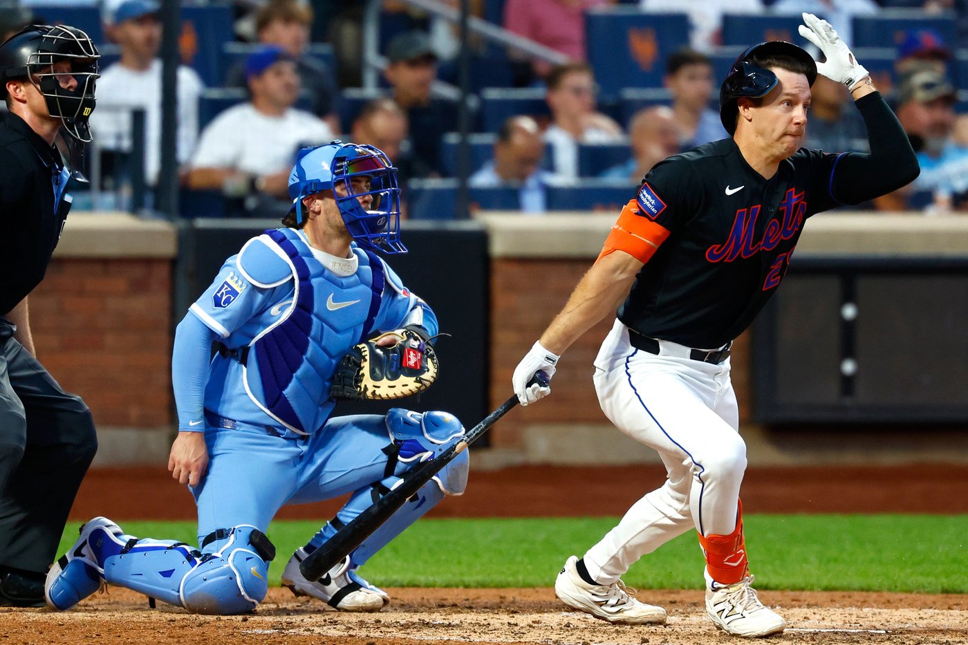 Jared Young hit by a pitch with the bases loaded, ignites a 5-run eighth as Mets beat Royals 6-2 | iNFOnews.ca Jared Young hit by a pitch with the bases loaded, ignites a 5-run eighth as Mets beat Royals 6-2 | iNFOnews.ca