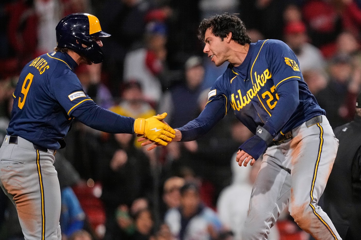 Brewers beat stumbling Red Sox 8-6 behind Mitchell's tiebreaking single and 3 hits from Yelich | iNFOnews.ca