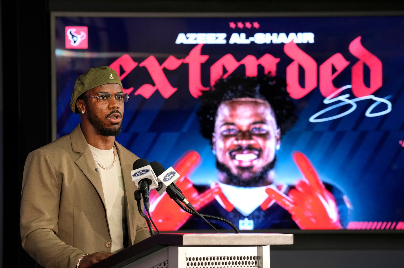 Texans sign Pro Bowl LB Azeez Al-Shaair to 3-year extension that'll keep him in Houston through 2029 | iNFOnews.ca