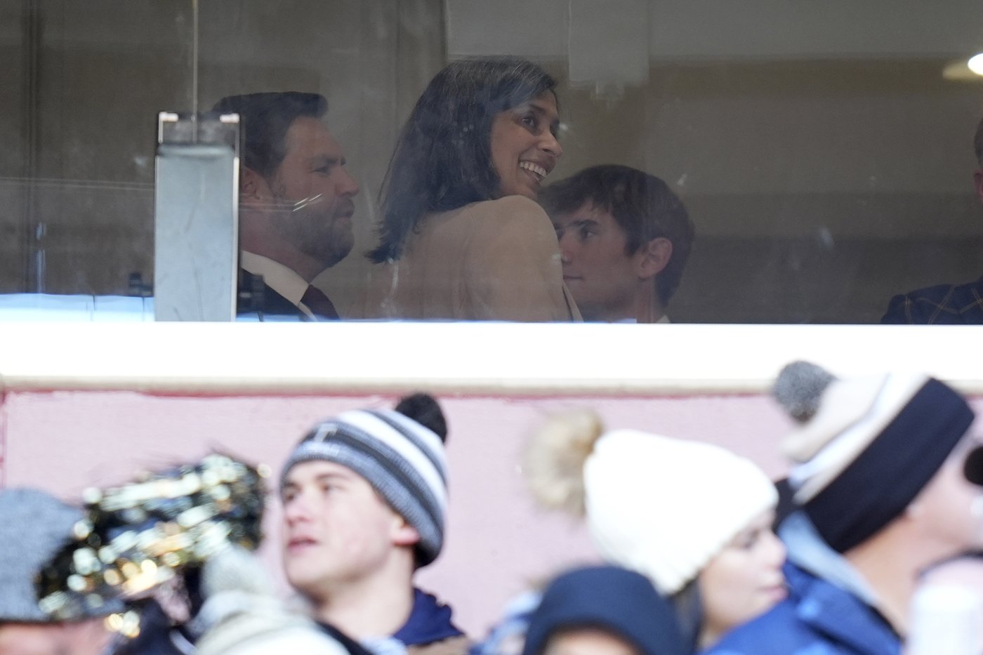 Trump gets warm welcome as he watches Army-Navy game alongside key allies, nominees and Daniel Penny | iNFOnews.ca