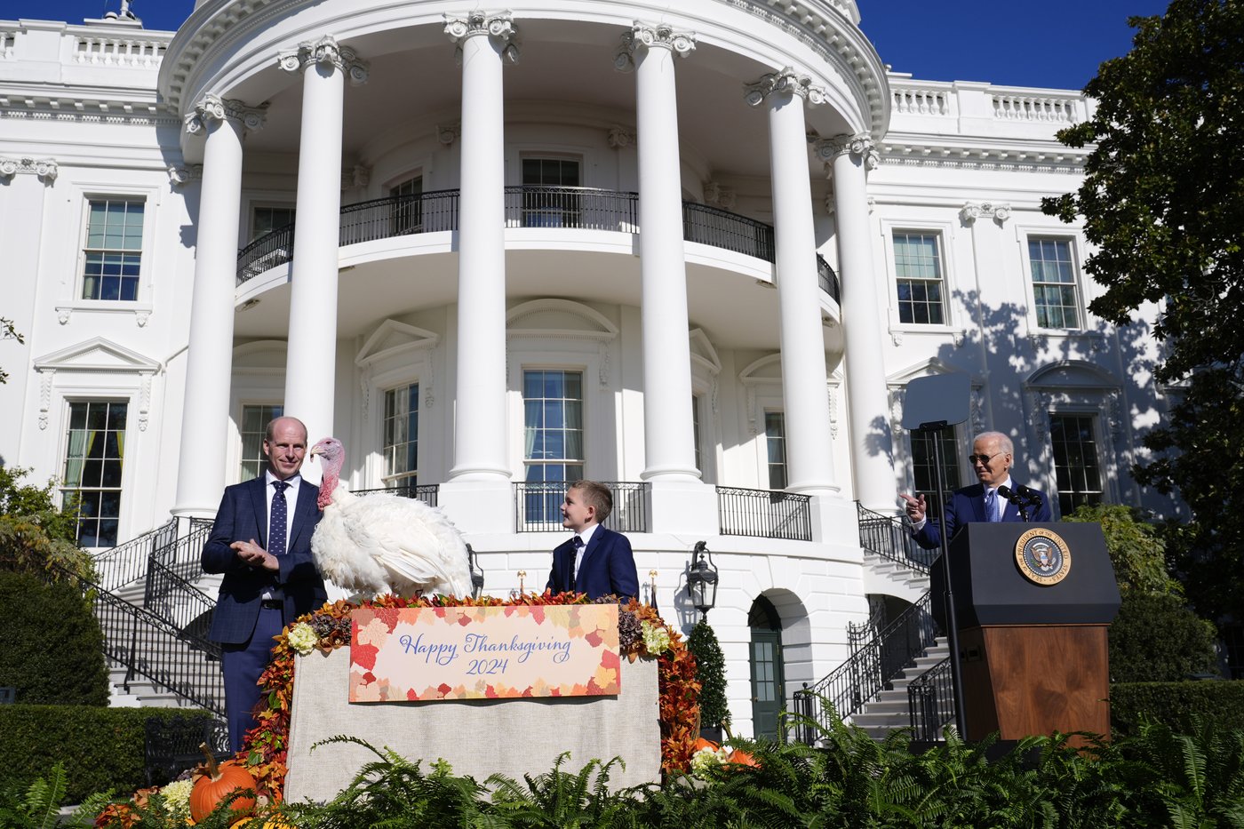 Joe Biden begins final White House holiday season with turkey pardons for 'Peach' and 'Blossom' | iNFOnews.ca
