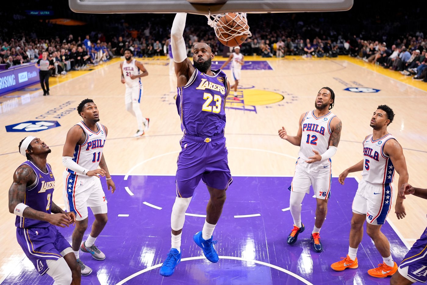Austin Reaves scores 35, Lakers overcome Luka's injury departure for 119-115 win over Sixers | iNFOnews.ca