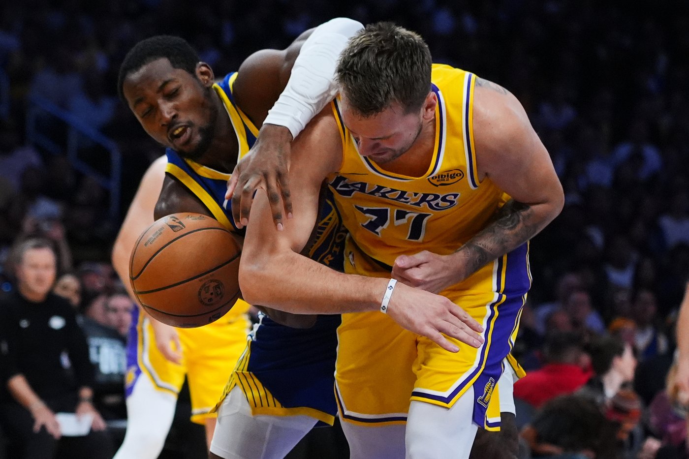 Luka Doncic's 43 points, near triple-double aren't enough to carry Lakers to a win without LeBron | iNFOnews.ca