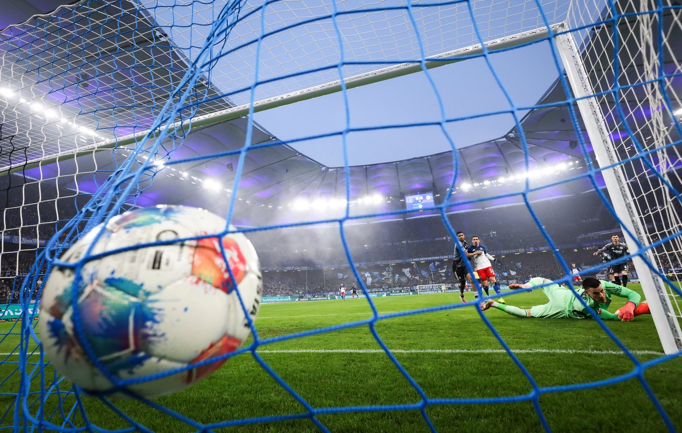 Leverkusen's Bundesliga game at Hamburg postponed over stadium roof concerns | iNFOnews.ca Leverkusen's Bundesliga game at Hamburg postponed over stadium roof concerns | iNFOnews.ca