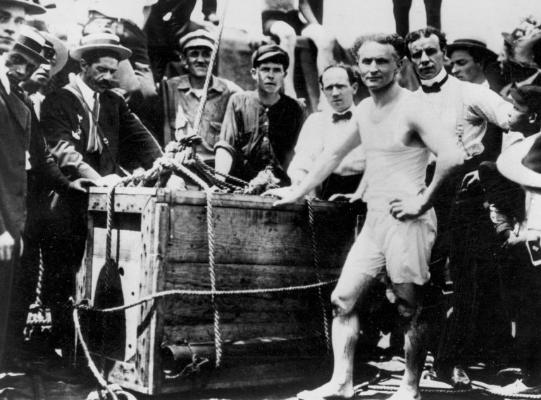 Houdini’s centennial spotlight: A newly published essay and a fresh fight over when and how he died | iNFOnews.ca