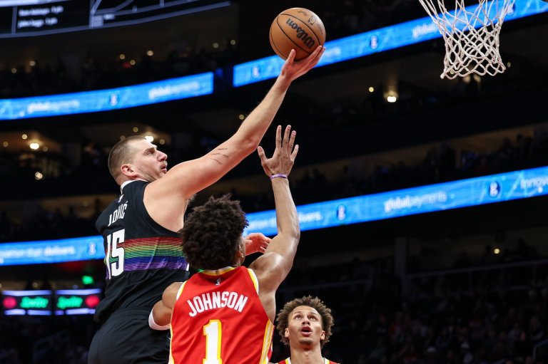 Jokic scores 39 points as Nuggets use big fourth quarter to rally for 134-133 win over Hawks | iNFOnews.ca