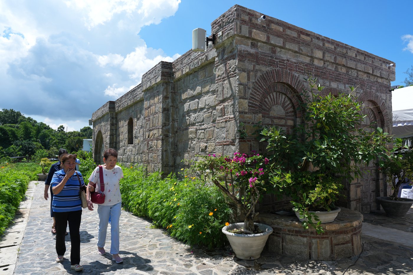 Replica of the Virgin Mary’s House draws Catholic devotees in the Philippines | iNFOnews.ca