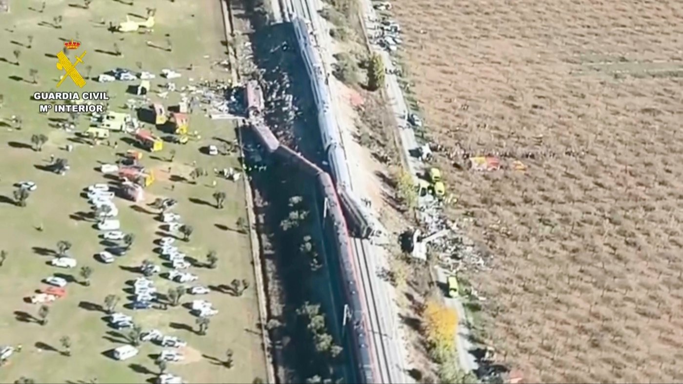 At least 30 dead and 80 injured in high-speed train crash in central Spain | iNFOnews.ca At least 30 dead and 80 injured in high-speed train crash in central Spain | iNFOnews.ca