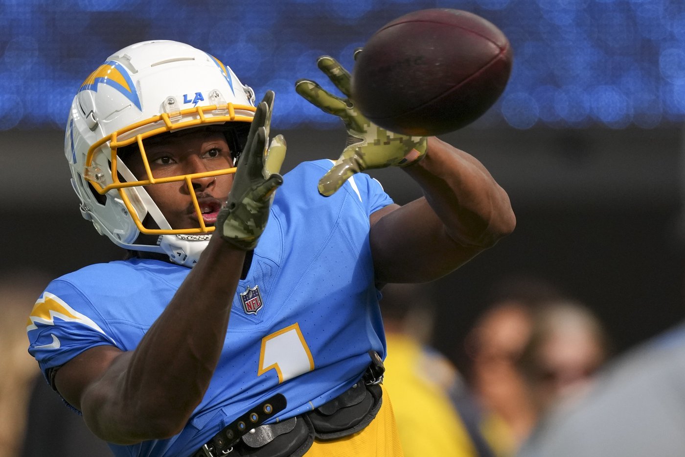 Justin Herbert has TDs passing and rushing as Chargers beat Titans 27-17 for 3rd straight win | iNFOnews.ca