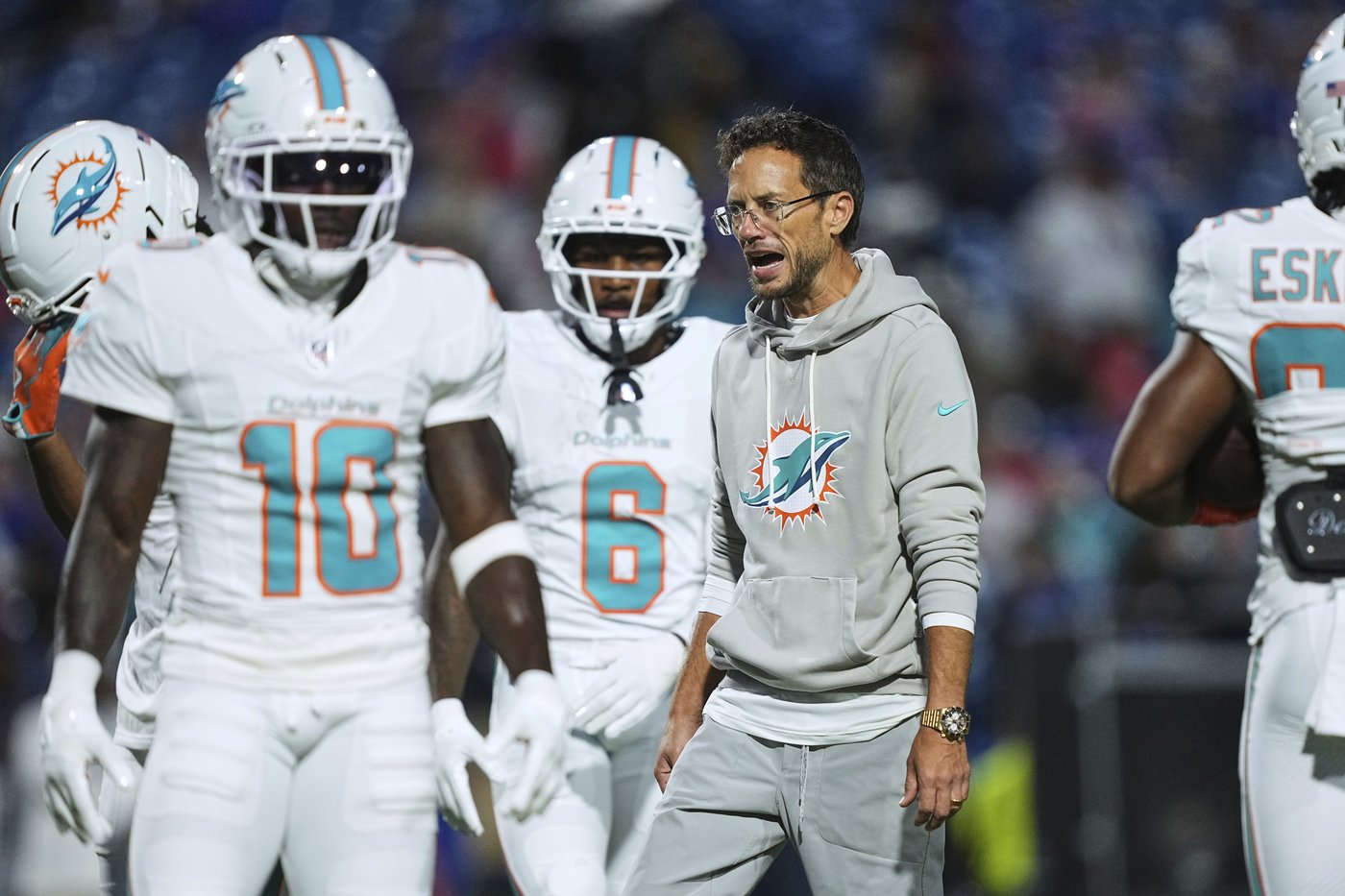 Josh Allen's 3 TD passes and Terrel Bernard's pick secure Bills' 31-21 win over spiraling Dolphins | iNFOnews.ca