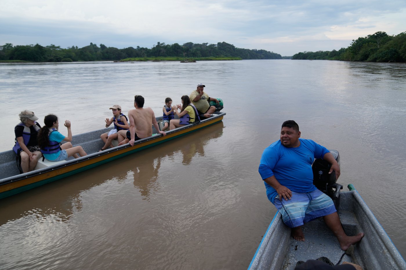 Photos show hippos introduced to Colombia by Pablo Escobar as the nation debates their fate | iNFOnews.ca