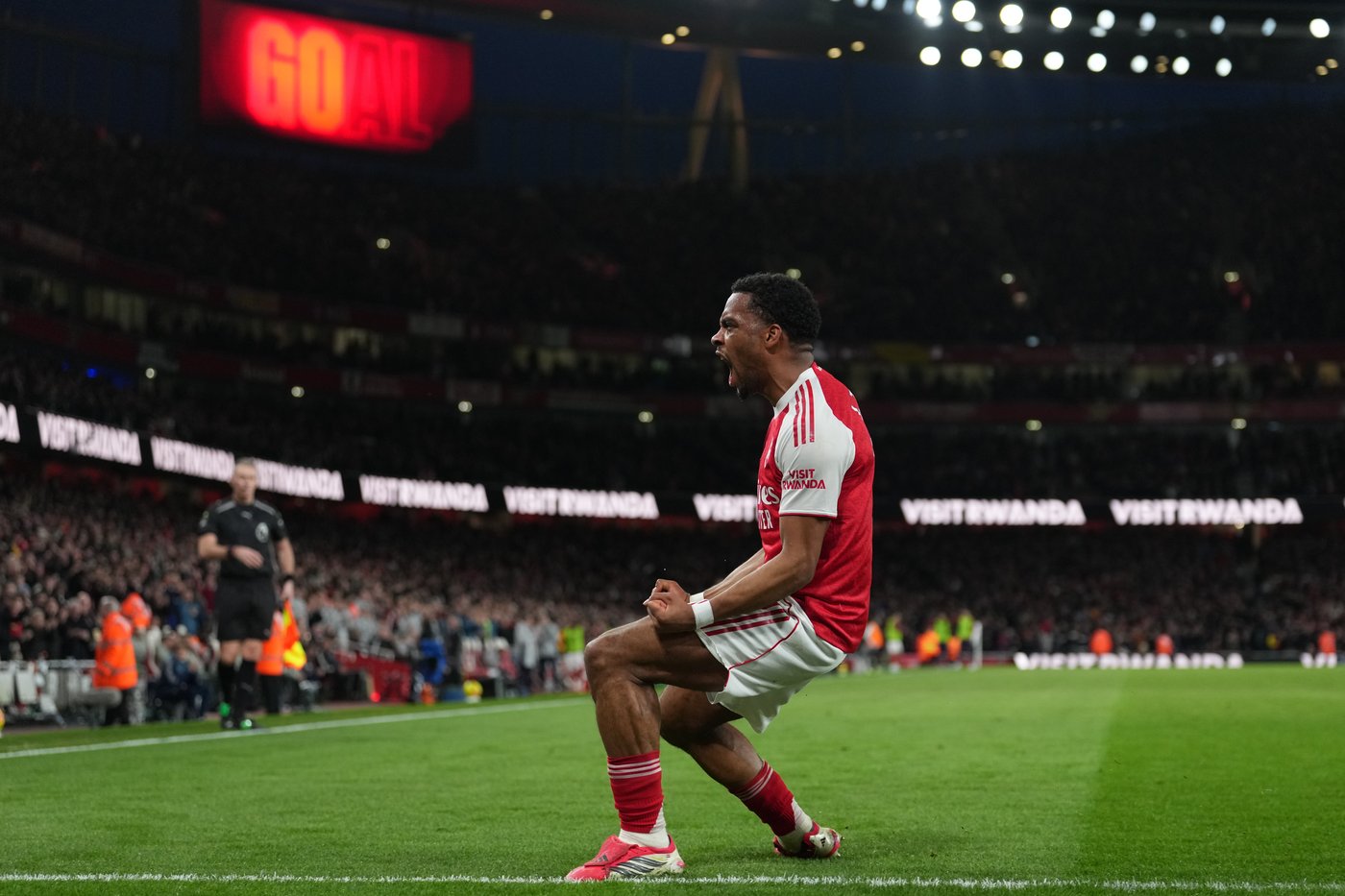 Arsenal passes latest test to go 5 points clear at top of Premier League. Man United rises to third | iNFOnews.ca Arsenal passes latest test to go 5 points clear at top of Premier League. Man United rises to third | iNFOnews.ca