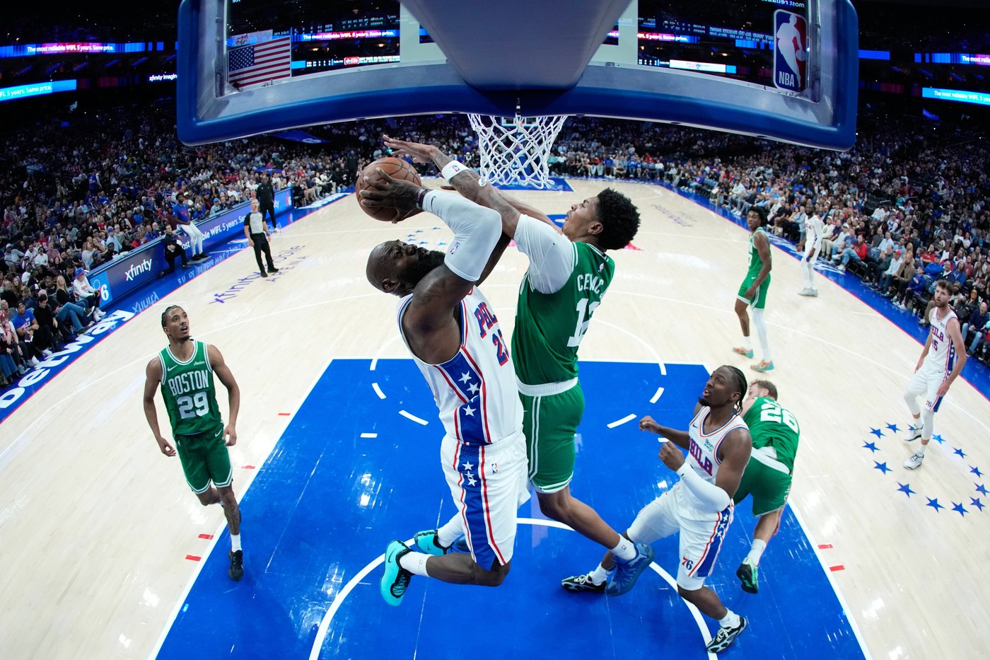 LeBron James calls helicopter rides 'transportation' after he soars on big dunk in 76ers home debut | iNFOnews.ca LeBron James calls helicopter rides 'transportation' after he soars on big dunk in 76ers home debut | iNFOnews.ca