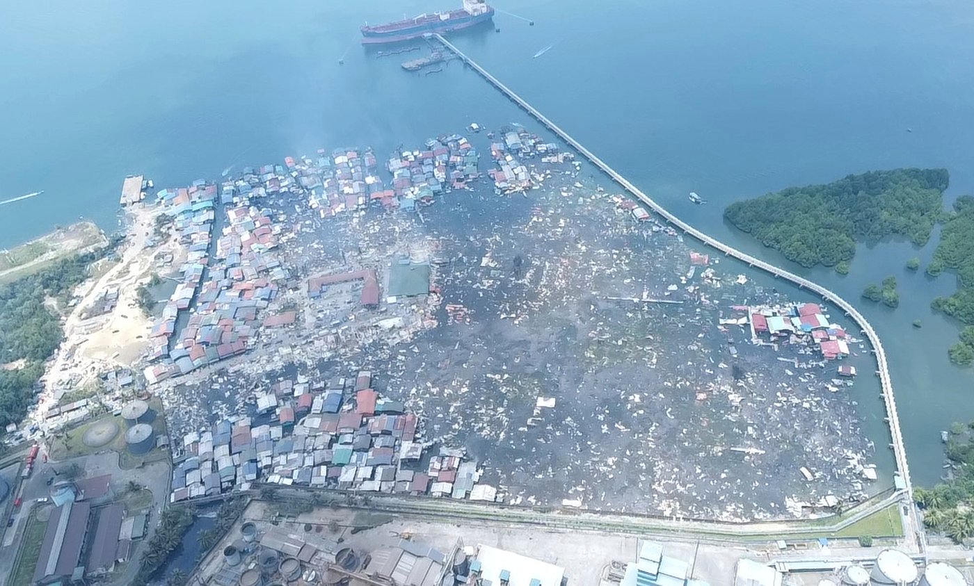 Fire destroys 1,000 homes in a Malaysian coastal village on Borneo Island | iNhome
