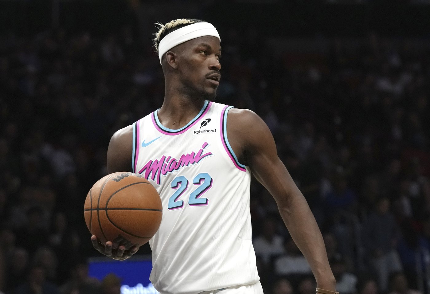 Murray scores 30 points, Jokic has another triple-double to help Nuggets roll past Butler and Heat | iNFOnews.ca
