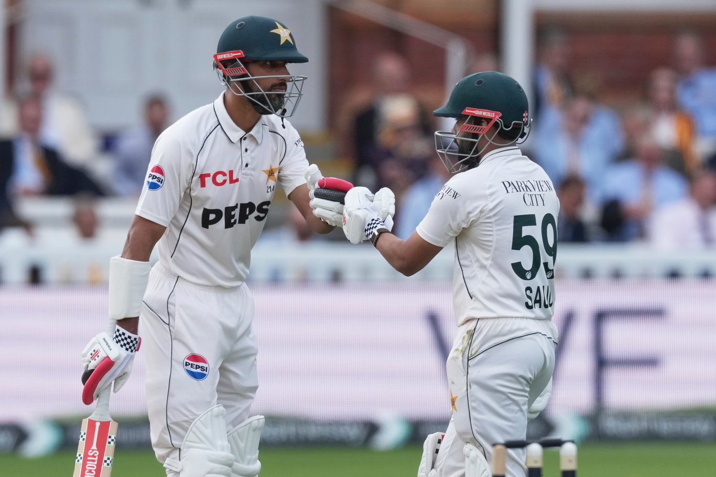 England thrashes Pakistan by 194 runs at Lord's to seal a cricket series win with a test to spare | iNFOnews.ca