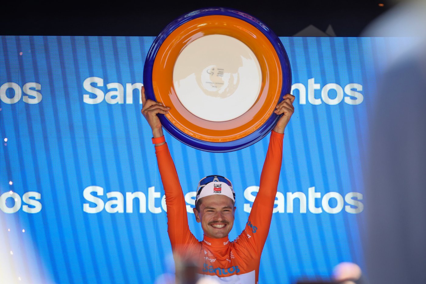 Jay Vine wins the Tour Down Under after being knocked off his bike by a kangaroo | iNFOnews.ca Jay Vine wins the Tour Down Under after being knocked off his bike by a kangaroo | iNFOnews.ca
