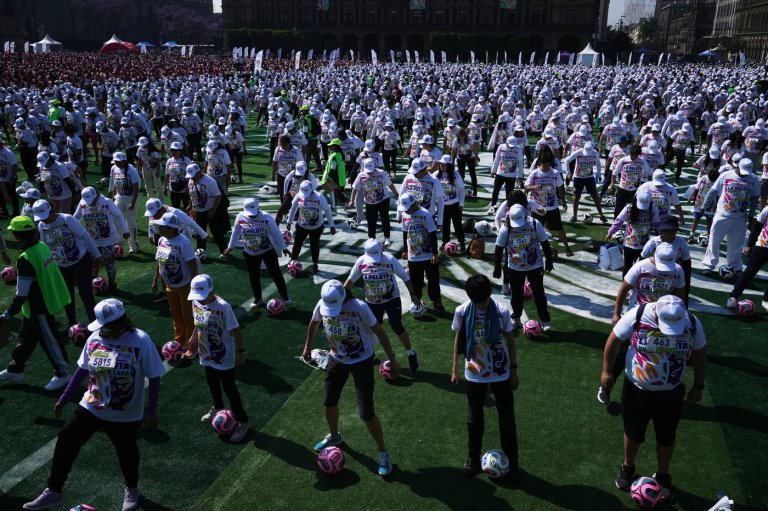 Mexico City sets the world record for the largest soccer class | iNFOnews.ca