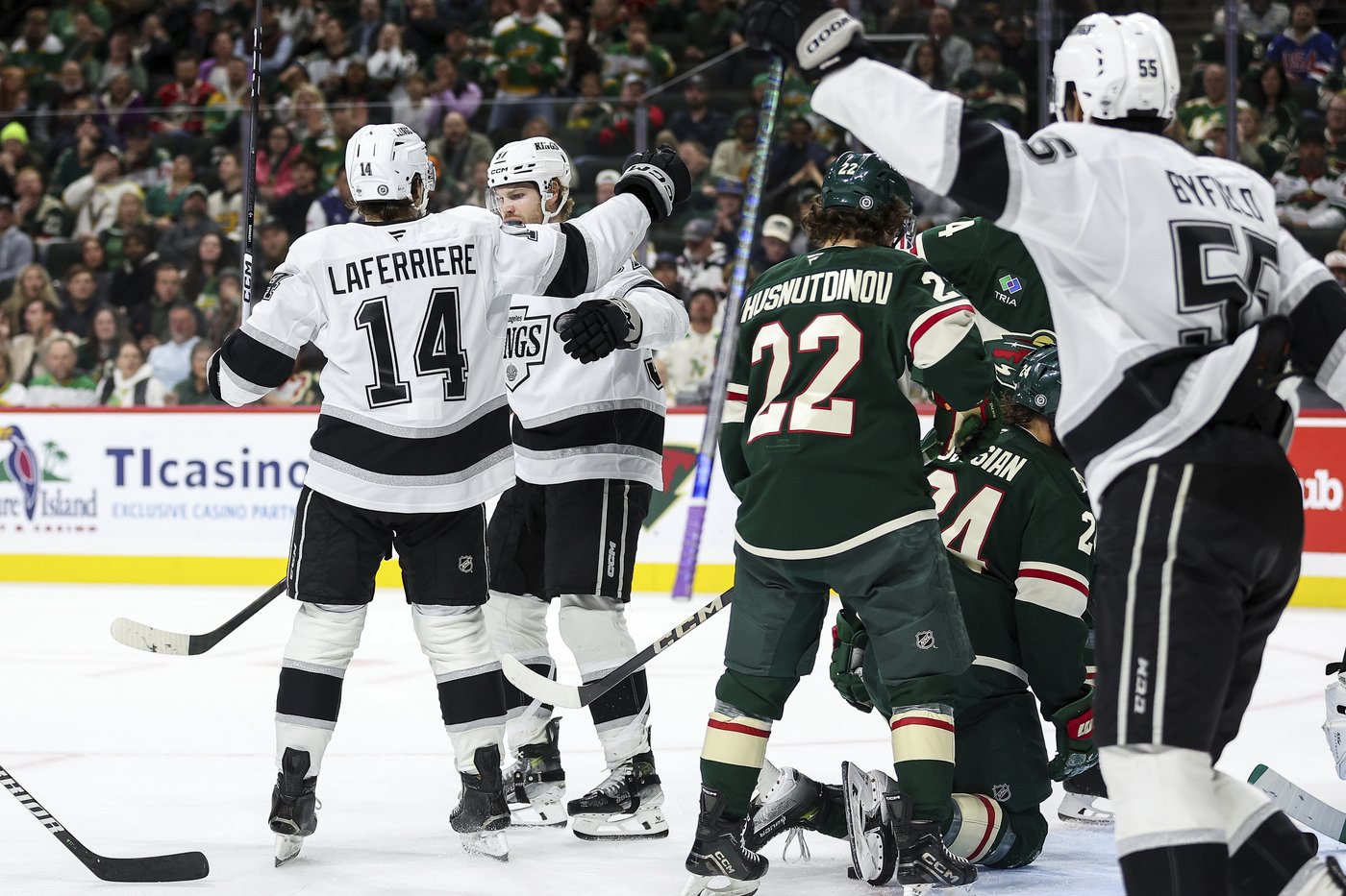 Lewis scores twice, Kings roll to 5-1 win over Wild | iNFOnews.ca