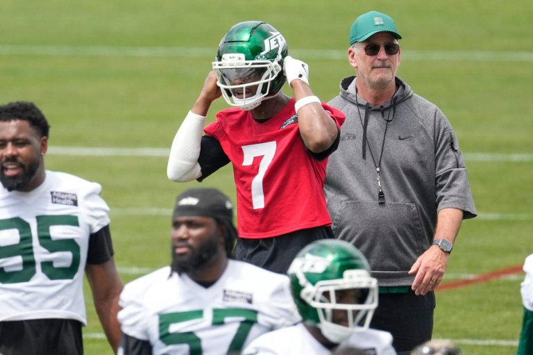 Jets offensive coordinator Frank Reich raves about QB Geno Smith's 'elite' football mind | iNFOnews.ca
