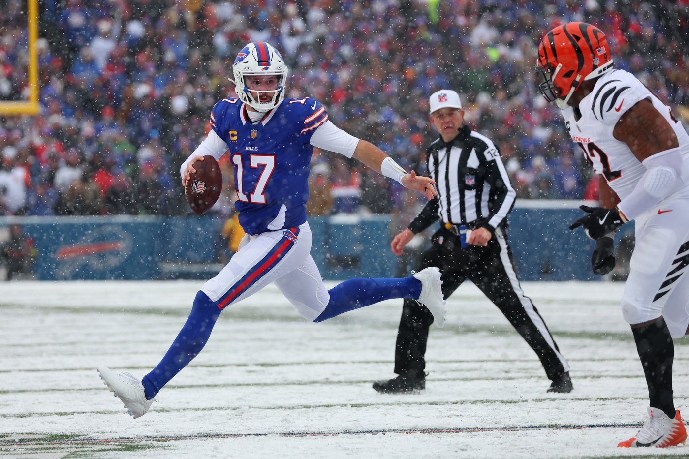 Josh Allen's 4 TDs and Christian Benford's pick-6 lead Bills in 39-34 comeback win over Bengals | iNFOnews.ca