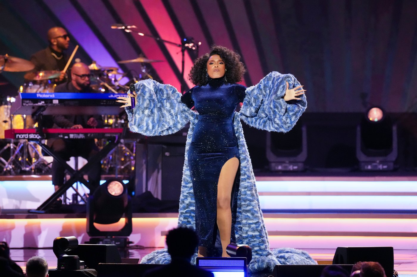 Mariah Carey's secret grunge album part of tribute at MusiCares event | iNFOnews.ca