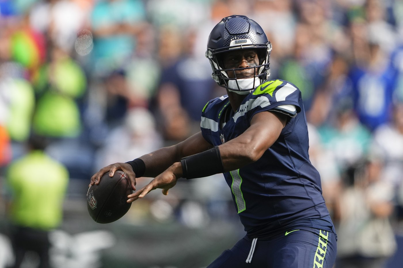 Seahawks roll to 24-3 win over Dolphins as Miami deals with another QB injury | iNFOnews.ca