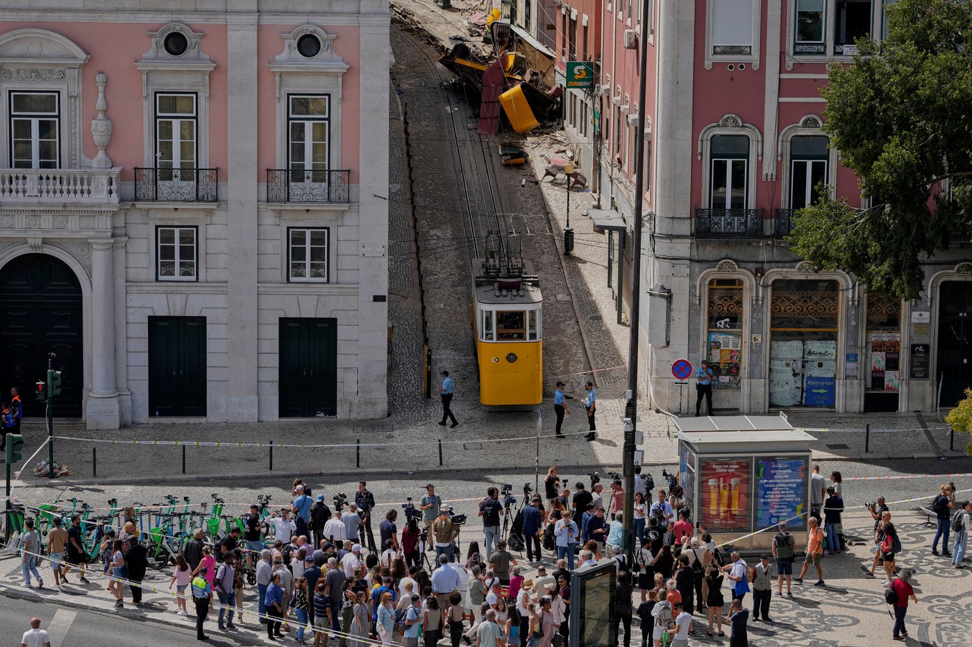 A year after crash of an iconic Lisbon streetcar, a memorial but no promises for restored service | iNwheels